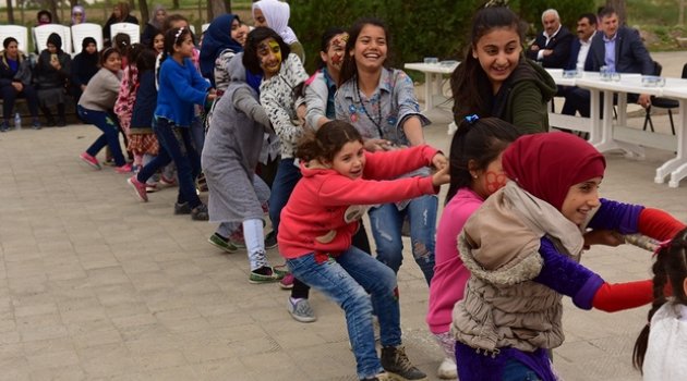Suriyeli Yetim Çocuklar Doyasıya Eğlendi