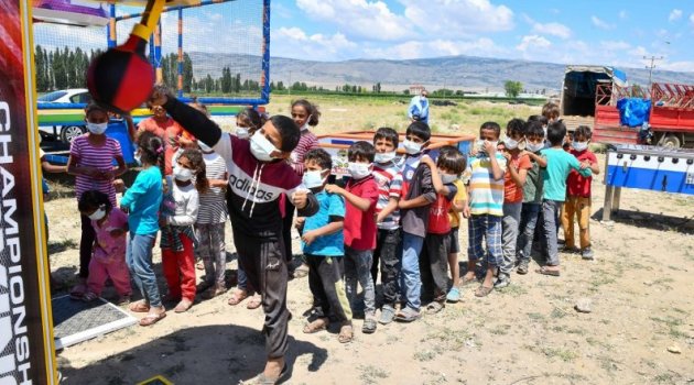 Tarım işçilerinin çocukları için özel bir etkinlik