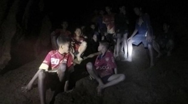 Tayland'da Mağarada Kaybolan Çocuklar Bulundu