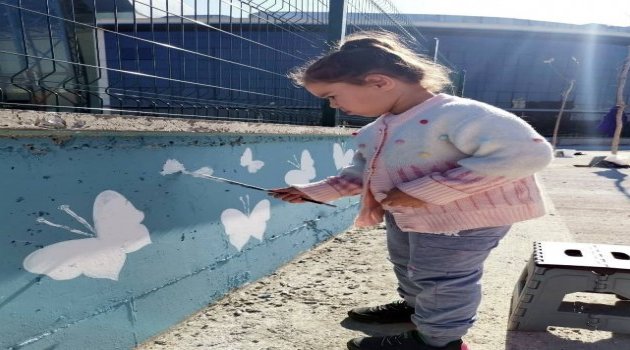 Tedavi gören çocuklar hastane duvarı boyandı