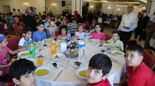 'Tekne Orucu' Tutan Çocuklara İftar