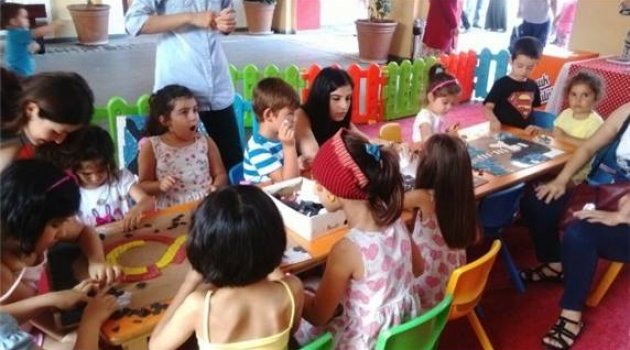 Temalı Çocuk Atölyelerinde Çocukların Keyfi Yerinde