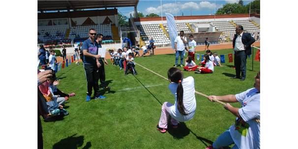 Tokat'ta Geleneksel Çocuk Oyunları Şenliği Düzenlendi
