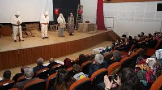 Torunlar, Dede Ve Nineleriyle Tiyatroda