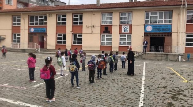 Tosya’da 900 öğrenci, yüz yüze eğitime başladı
