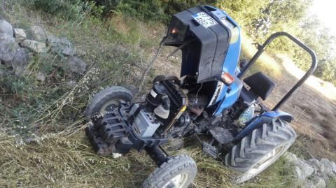 Traktör Şarampole Devrildi: 12 Yaşındaki Çocuk Öldü
