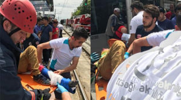 Tramvay Durağında Küçük Çocuğa Yardım Seferberliği
