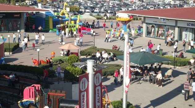 Türkiye Sirki Outlet Center İzmit’te