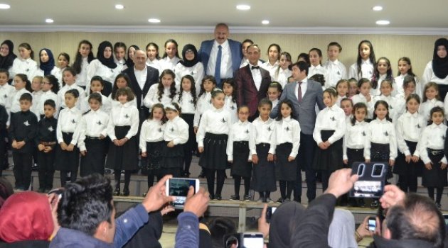Türkiye'nin En Büyük Çocuk Korosu Araklı'da Sahne Aldı