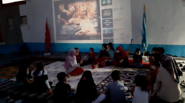 Türkmen minikler, kurtuluş filmini izledi
