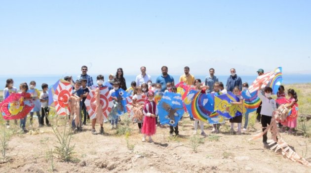 Tuşba'da çocuklar için uçurtma şenliği