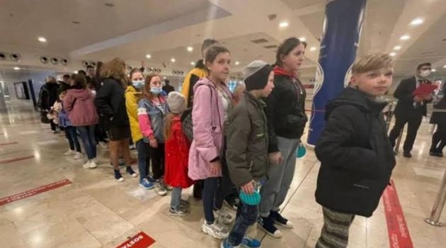 Ukrayna'dan tahliye edilen yetim çocuklar Türkiye'de