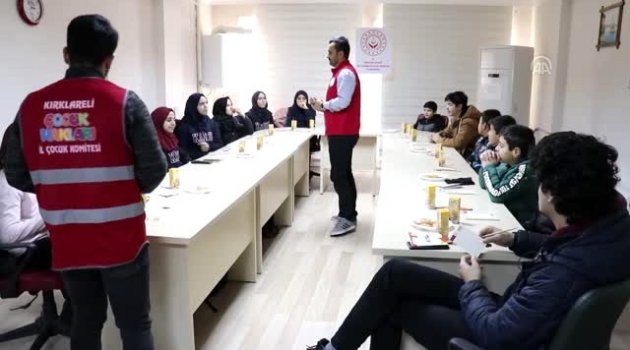 Uluslararası öğrencilere çocuk hakları eğitimi verildi