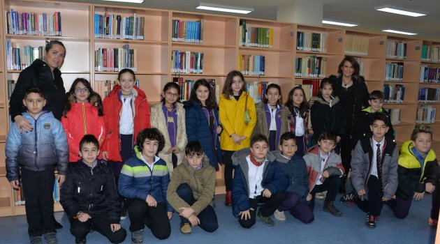 Üniversite Kütüphanesinde Bilgiye Yolculuk