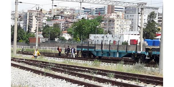Vagonun Üzerine Çıkan Çocuk Elektrik Akımına Kapıldı