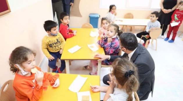 Vali Atay minik öğrencilerle buluştu
