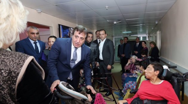 Vali Küçük'ten Dr.Ayten Bozkaya Spastik Çocuklar Hastanesi'ne Ziyaret