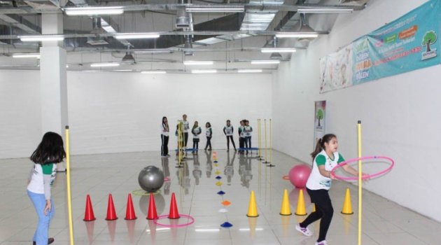Veliler Alışverişe Minikler Spora