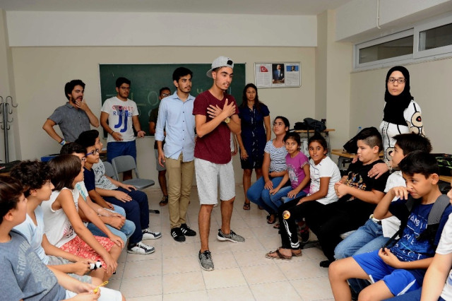 Yabancı Gençlerden Öğrencilere Dil Kursu