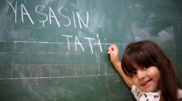 Yaz tatilinde kendi haline bırakılan çocuklar daha mutsuz