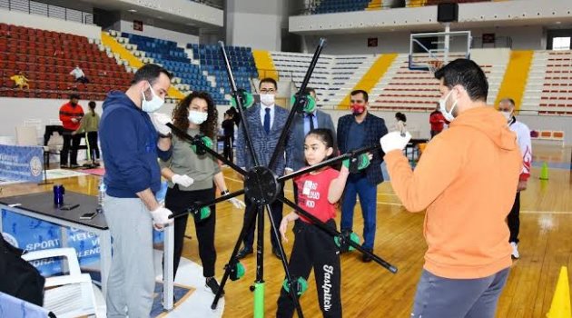 Yetenekli çocuklara denge ve reaksiyon testi