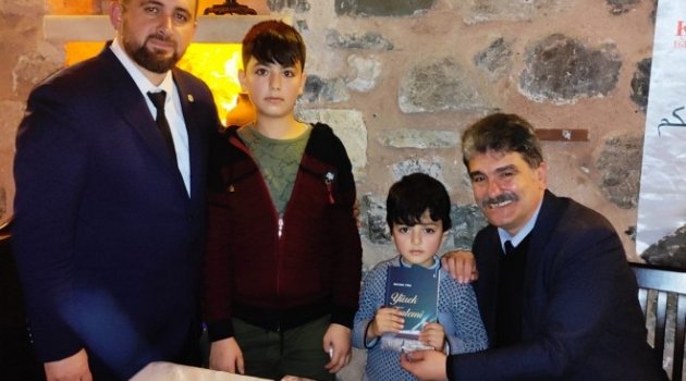 Yetimlerin yüzünü güldüren imza günü