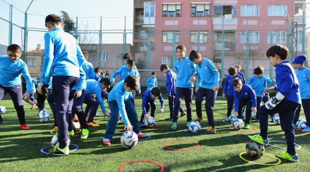 Yıldırım'da Geleceğin Futbolcuları Yetişiyor
