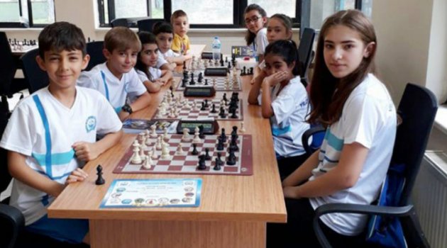 Yıldırımlı Çocuklar Satranç Öğreniyor