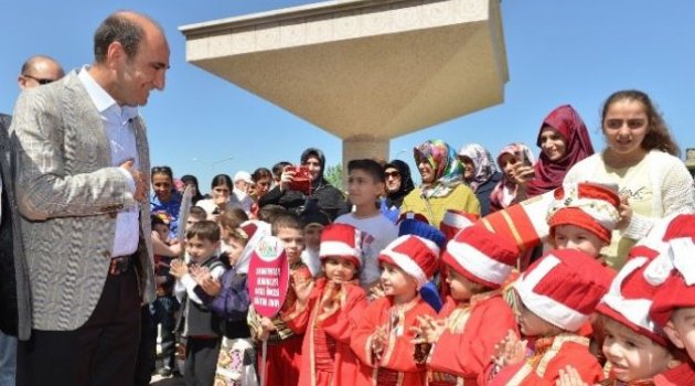 Yıldırımlı Minikler Göz Kamaştırdı
