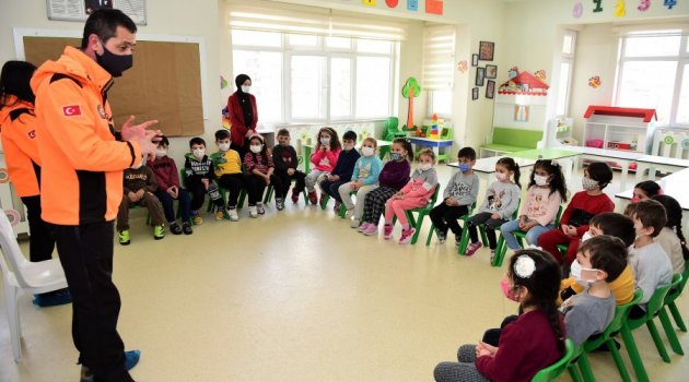 Yıldırımlı miniklere afet eğitimi