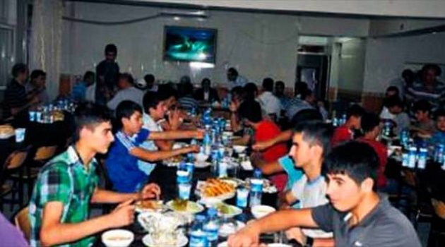 Yurtlardaki 10 Bin Çocuk Yeniden Aile Çatısı Altına Döndü
